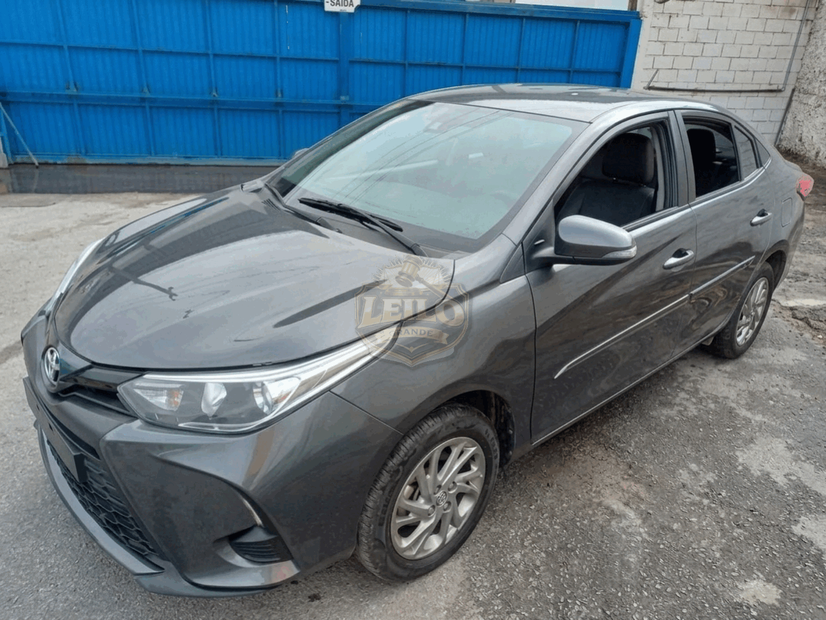TOYOTA YARIS SEDA 22/23